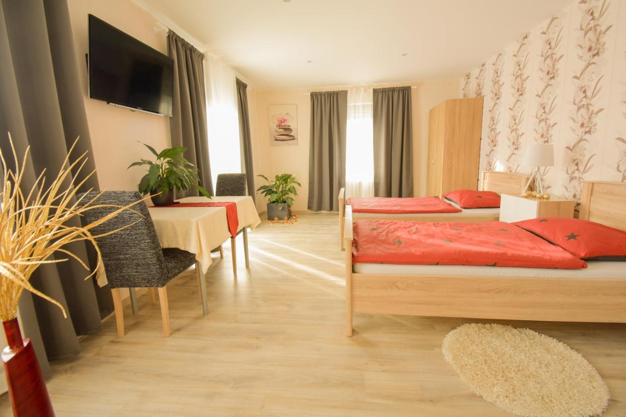 Mainzimmer - Business Apartments Hasloch  Kültér fotó