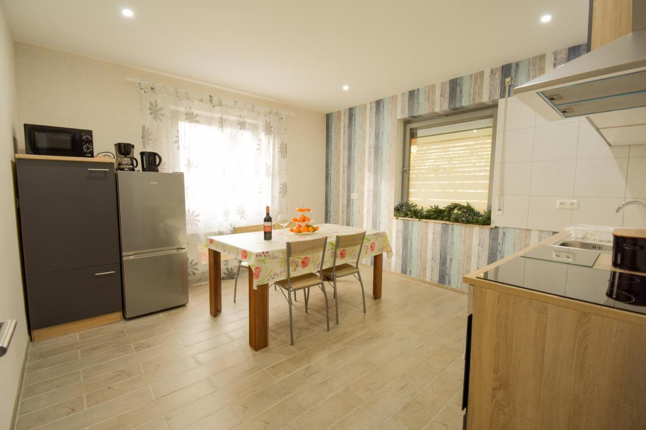 Mainzimmer - Business Apartments Hasloch  Kültér fotó